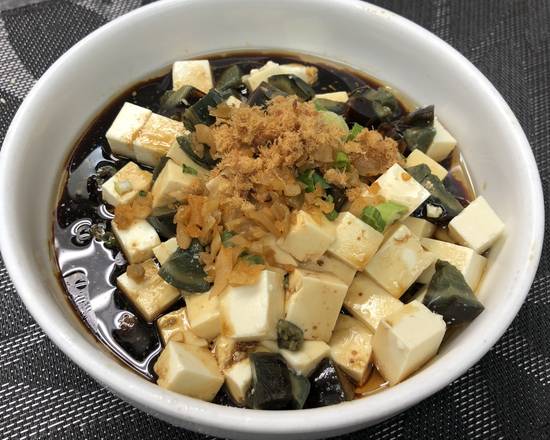 18. Cold Tofu with Preserved Egg 皮蛋拌豆腐